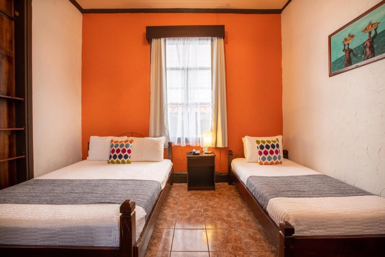 Alajuela City Hotel & Guest House Bagian luar foto